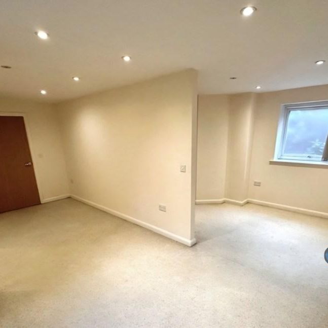 3 bedroom flat to rent - Photo 1