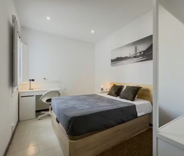 Carrer d'Occident, L'Hospitalet de Llobregat, Catalonia 08903 - Photo 4