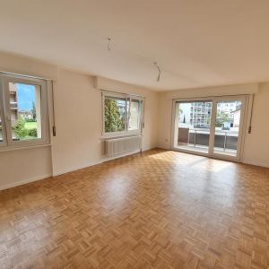 Grand appartement de 4 1/2 pièces dans un quartier ensoleillé - Photo 2