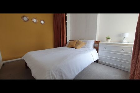 Room in a Shared House, Brading Road, BN2 - Photo 4
