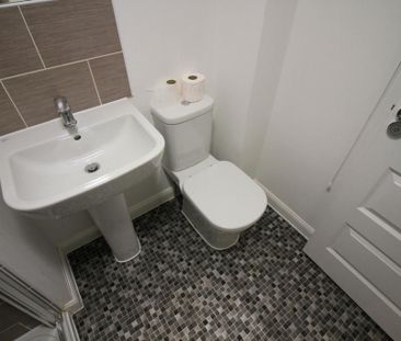 4 bedroom terraced house to rent - Photo 3