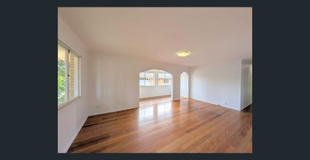 Chermside family home with covered entertainment area | 7 Minutes to Westfield - Photo 4