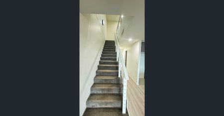 Fully Furnished-Super convenient & affordable 2B2B! Closed to East Village Shopping Center, UNSW, USYD, UTS!CONFIRM THE LEASE TERM IN ADVANCE! - Photo 2