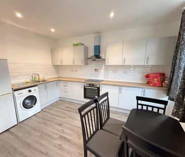 5 bedroom flat to rent - Photo 1