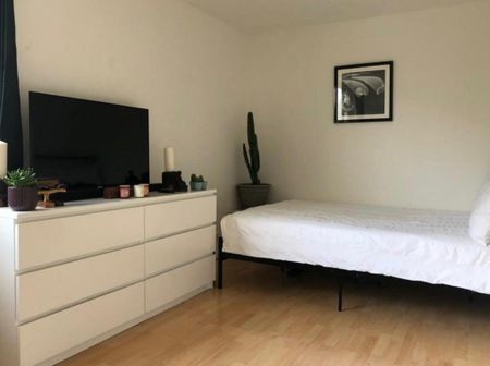 4 bedroom flat share to rent - Photo 2