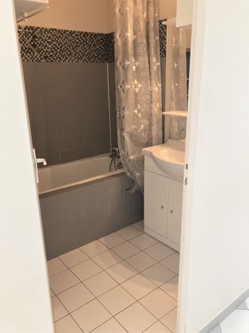 Location Appartement 3 pièces 61m² NANTERRE 92000 - Photo 4