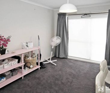 2 Bedroom Unit in the Heart of Cranbourne! - Photo 4