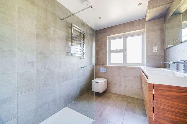 Abbotswood, Guildford, GU1 - Photo 1