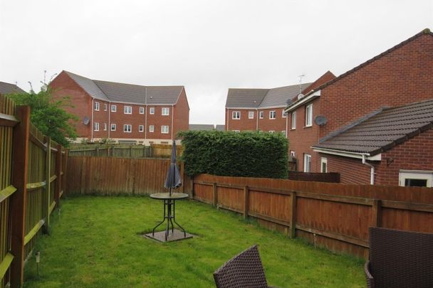 Gladstone Street - Photo 1