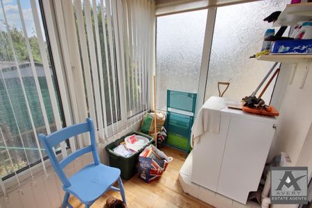 2 bedroom semi-detached bungalow to rent - Photo 3