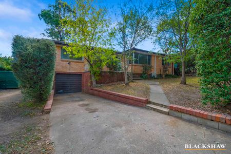 Family Home, great location, in picturesque surroundings - Photo 2