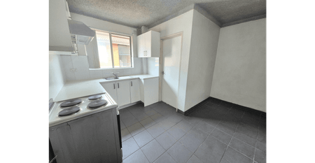 MODERN 2 BEDROOM APARTMENT LOCATED ONLY 700M FROM FAIRFIELD CBD & TRAIN/BUS STATION - Photo 3