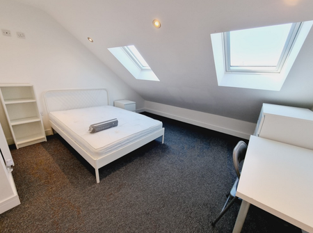 2 Bed Student Accommodation - Photo 3