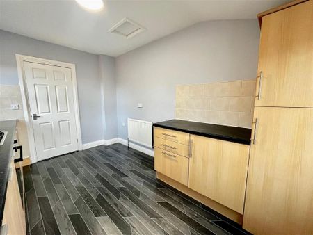 3 bedroom maisonette to rent - Photo 3