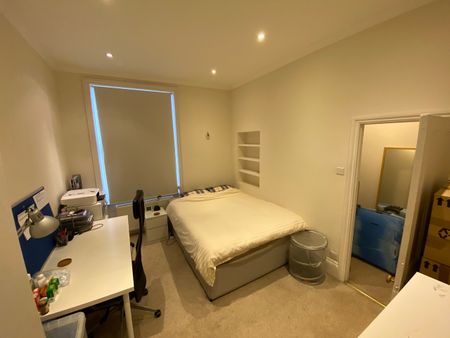 3 Bed Flat, Richmond Mansions, SW5 - Photo 4