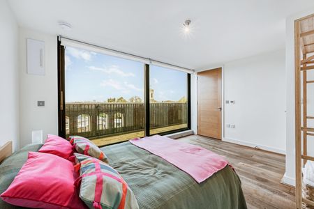 Bazalgette Court, Great West Road, Hammersmith, W6 - Photo 5