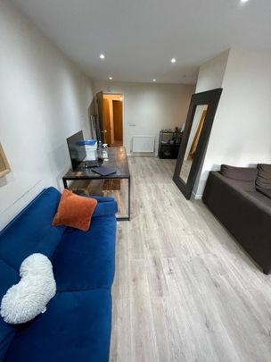 Room in a Shared Flat, Chandler Way, SE15 - Photo 1