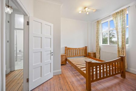 3 bedroom flat to rent - Photo 3