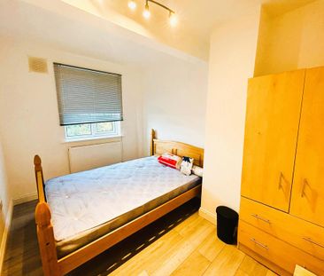 1 bedroom in a house share to rent - Photo 2