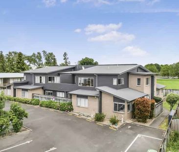 Three-Bedroom Townhouse in Sought After Hamilton East - Photo 3
