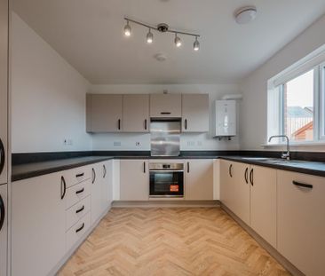 2 bedroom semi-detached house to rent - Photo 2