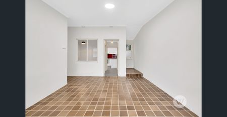 RENOVATED 2 BEDROOM COTTAGE! - Photo 3