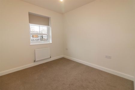 3 Bedroom House - Semi-Detached - Photo 2