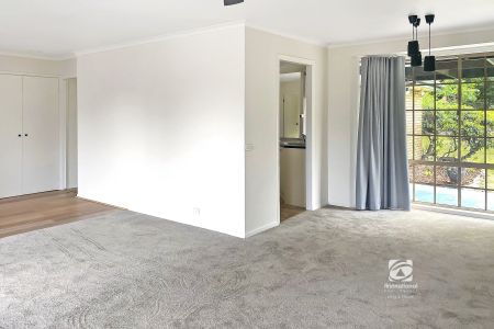 LOCATION PERFECT! - Photo 3