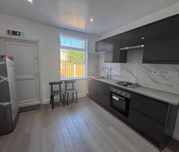 1 bedroom in a house share to rent - Photo 3