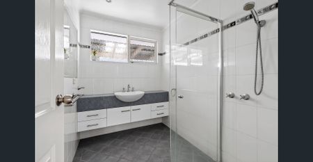 Timeless Charm, Modern Comfort - Photo 5