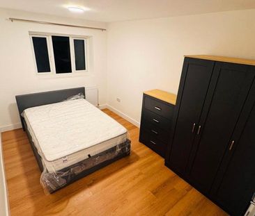 8 bedroom semi-detached house to rent - Photo 5