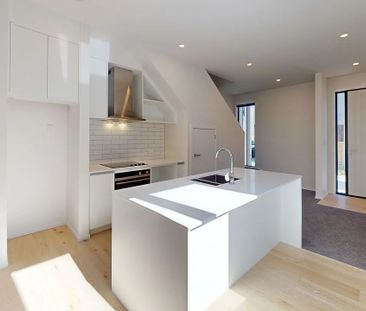 Stylish, Modern Townhouse in Four Kapiti Development - Photo 3