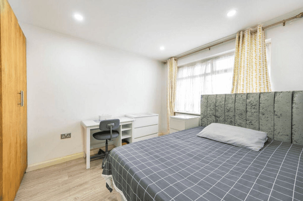 Coles Green Road, London, NW2 - Photo 1