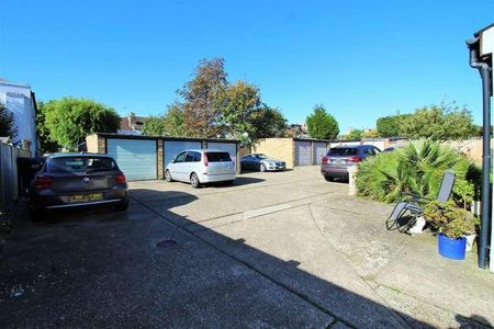 Hampton Court, Lymington Avenue, Leigh On Sea, SS9 - Photo 3