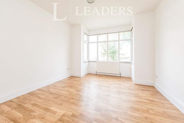 4 bedroom bungalow to rent - Photo 1