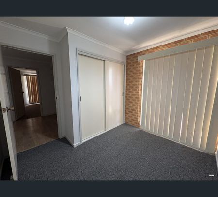3/5 Amalfi Drive, Lavington, NSW 2641 - Photo 3