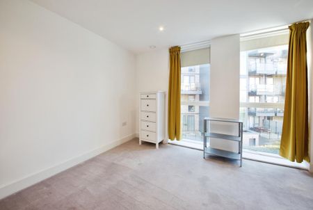3 bedroom flat to rent - Photo 3