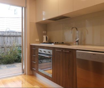 Inner City Living! - Photo 1