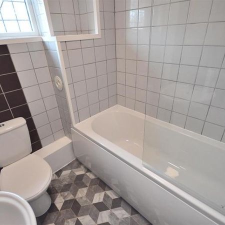 1 Bedroom Apartment To Let - Photo 4