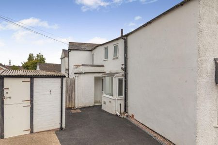 3 bedroom end of terrace house to rent - Photo 2