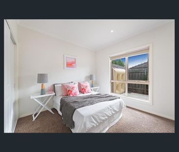 Stylish Living in a Private, Convenient Setting - Photo 3