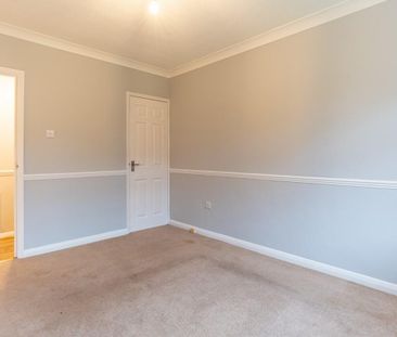 Epsom Road, Leatherhead, KT22 - Photo 2