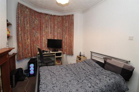 3 bedroom private hall to rent - Photo 4