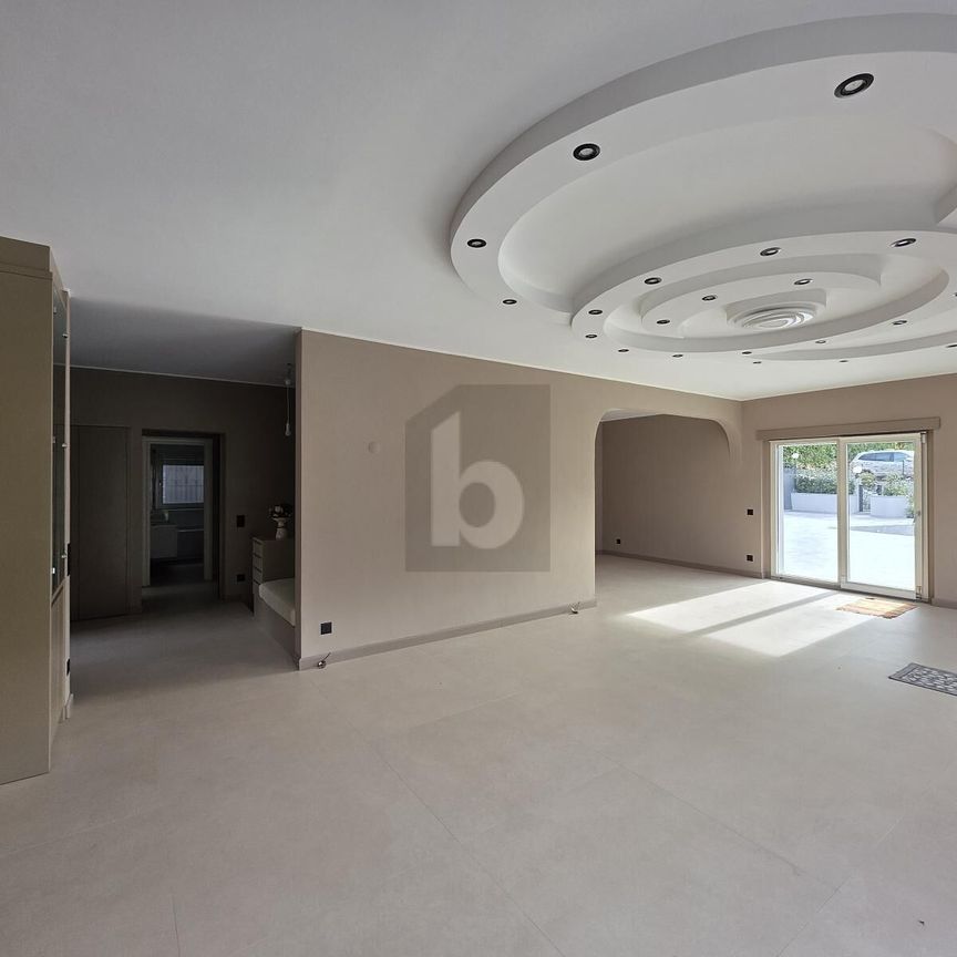 SPAZIOSA ED ELEGANTE CON PISCINA E VISTA LAGO - Photo 1