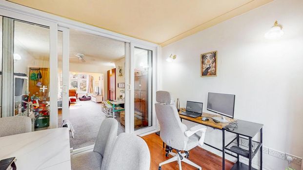 3 bedroom flat to rent - Photo 1