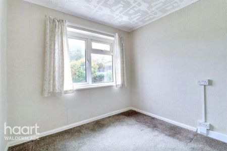 2 bedroom semi-detached house to rent - Photo 3