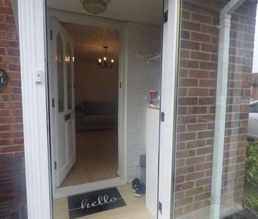 Holly Bank, Langdon Hills, SS16 - Photo 4