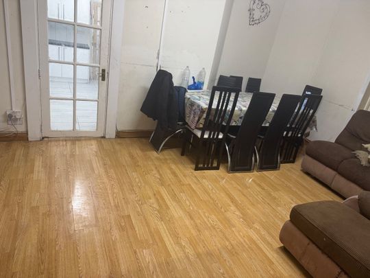 Room in a Shared House, Carlyle Road, E12 - Photo 1