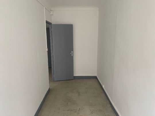 Appartement 3 pièces 73m2 MARSEILLE 1ER 725 euros - Photo 1