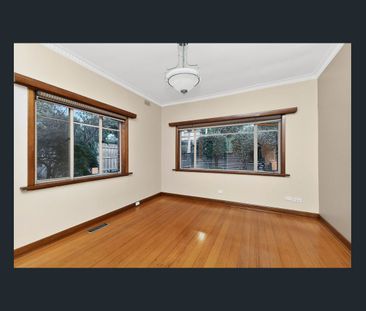 Spacious Family Living with Separate Studio in a Prime Mitcham Locatio - Photo 5